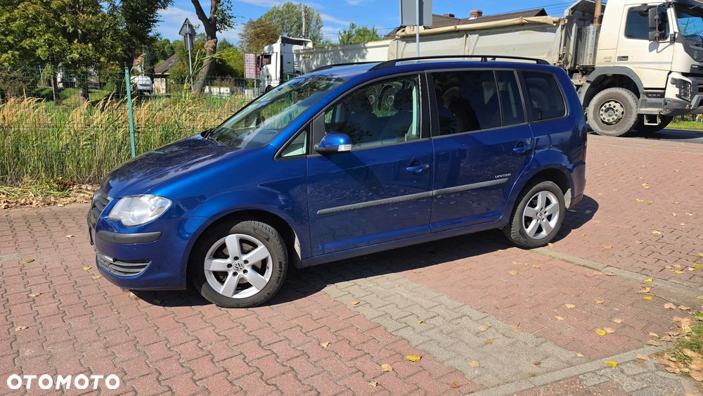 Volkswagen Touran 2.0 FSI Highline - 28