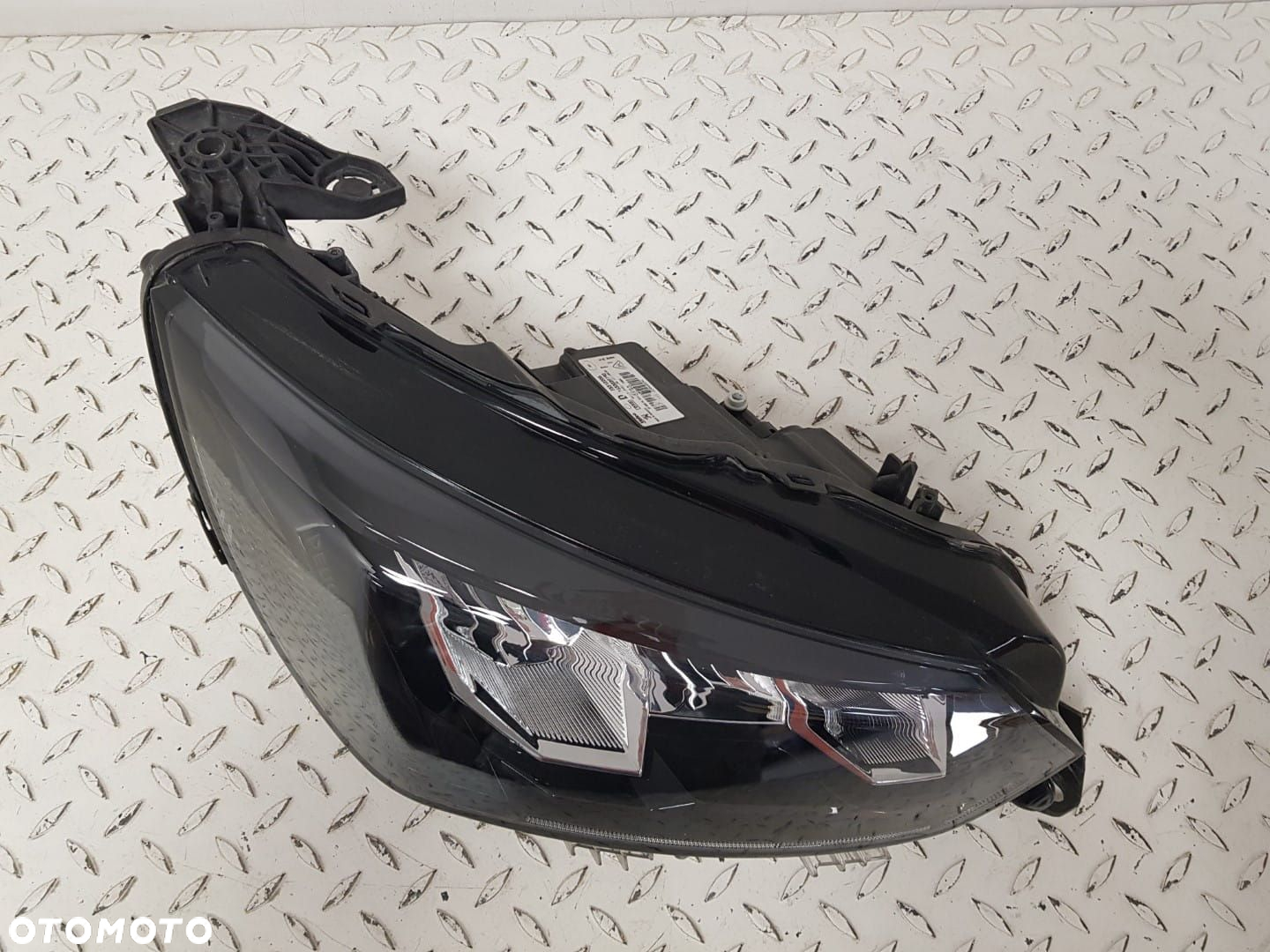 PEUGEOT 208 II 2008 II 2019- LED LAMPA PRAWA PRZEDNIA PRZÓD EUROPA 73312206 9833036180 - 3