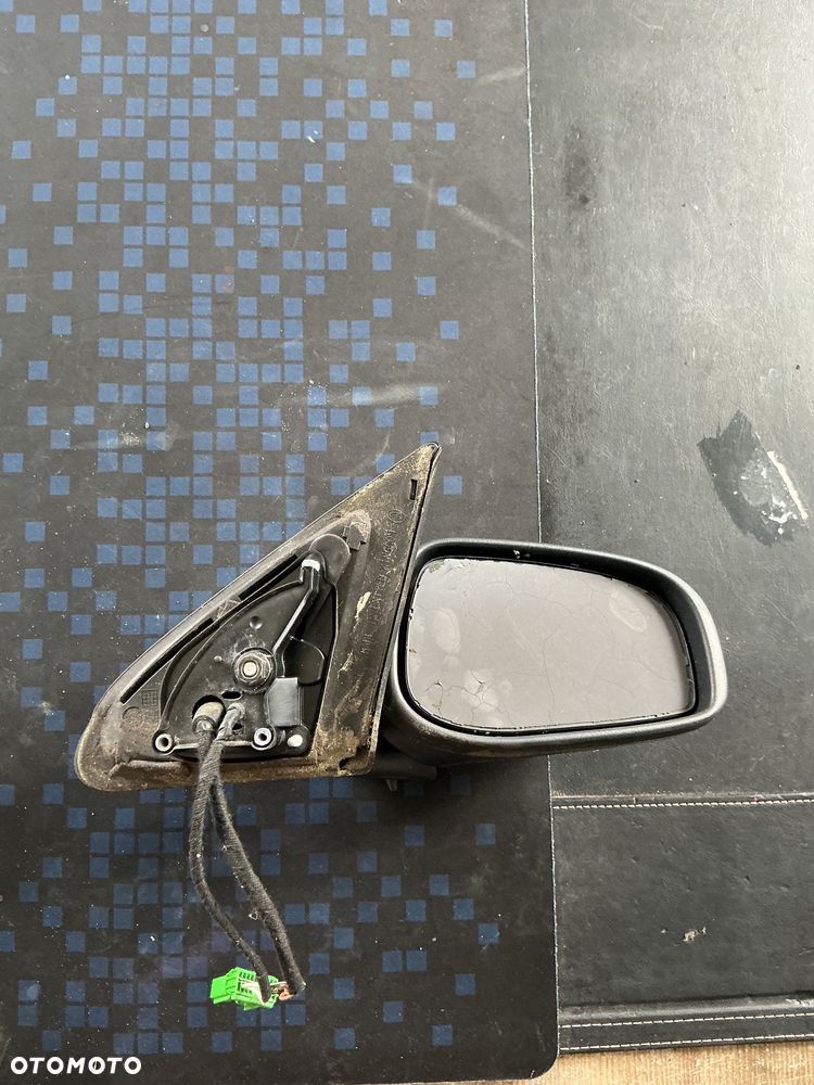 VOLVO V70 9 PIN LUSTERKO PRAWE - 4
