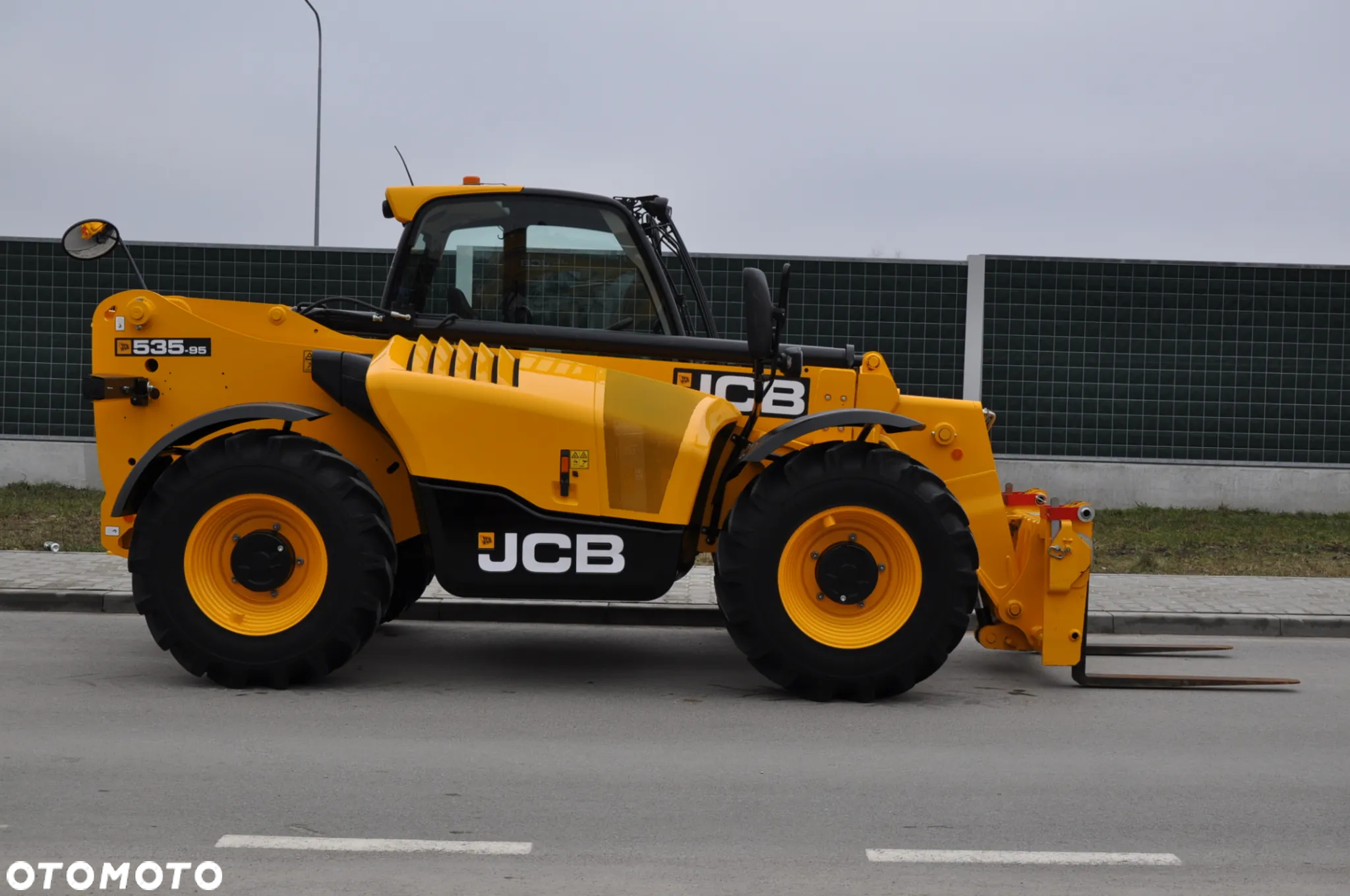 JCB 535-95 ŁADOWARKA TELESKOPOWA STAGE V 109 KM Mało MTG 572 Udźwig 3500 kg WYSOKOŚĆ ZAŁADUNKU 9,5 m Jak Nowa Klimatyzacja Widły do palet Szybkozłącze hydrauliczne - 20