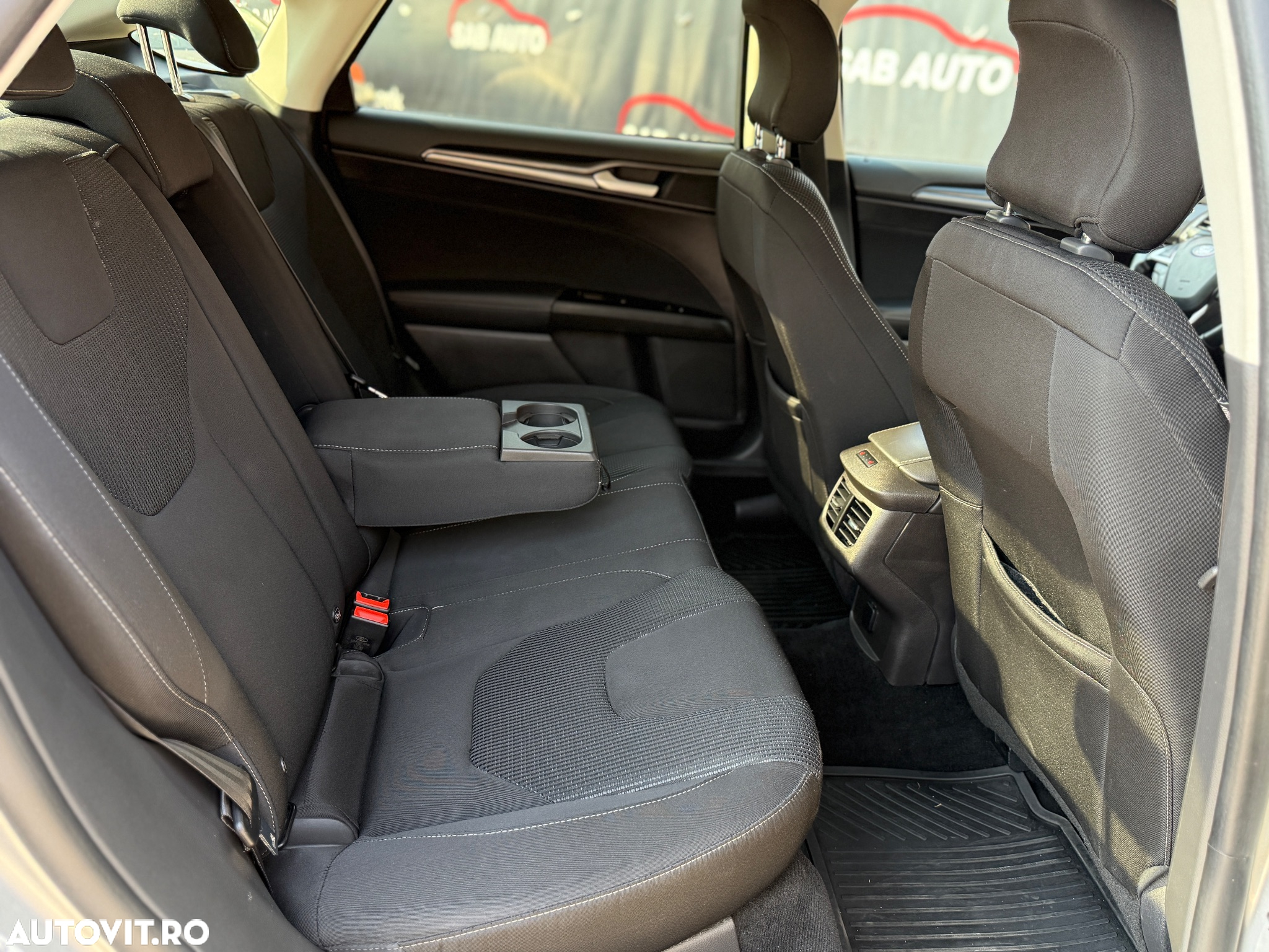 Ford Mondeo 2.0 HEV Titanium - 19
