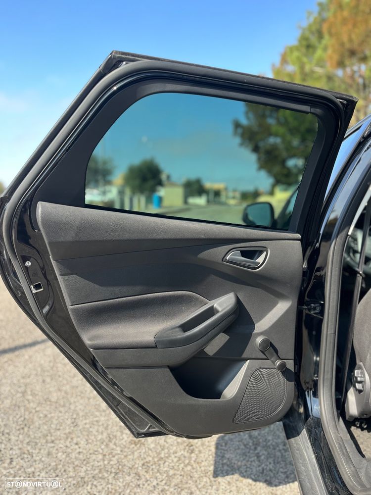 Ford Focus SW 1.0 EcoBoost ST-Line - 27