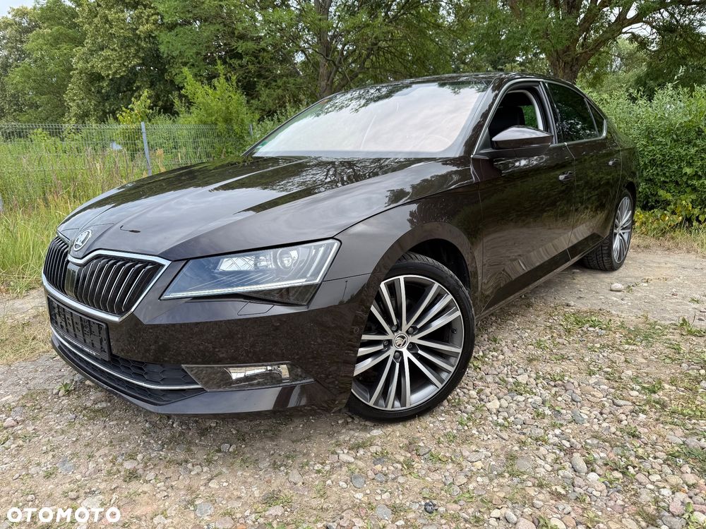 Skoda Superb 2.0 TDI DSG Ambition - 1