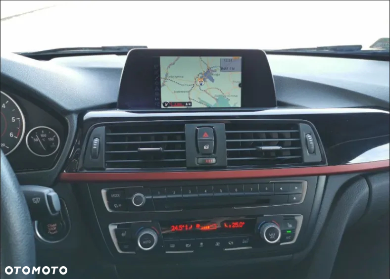 BMW Seria 3 318d Touring Sport Line - 20