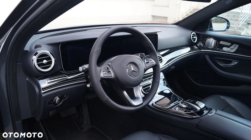 Mercedes-Benz Klasa E 400 4Matic 9G-TRONIC Exclusive - 18