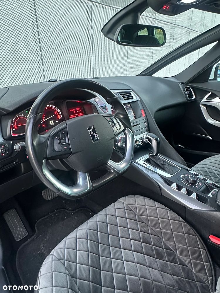 Citroën DS5 THP 155 SoChic - 4