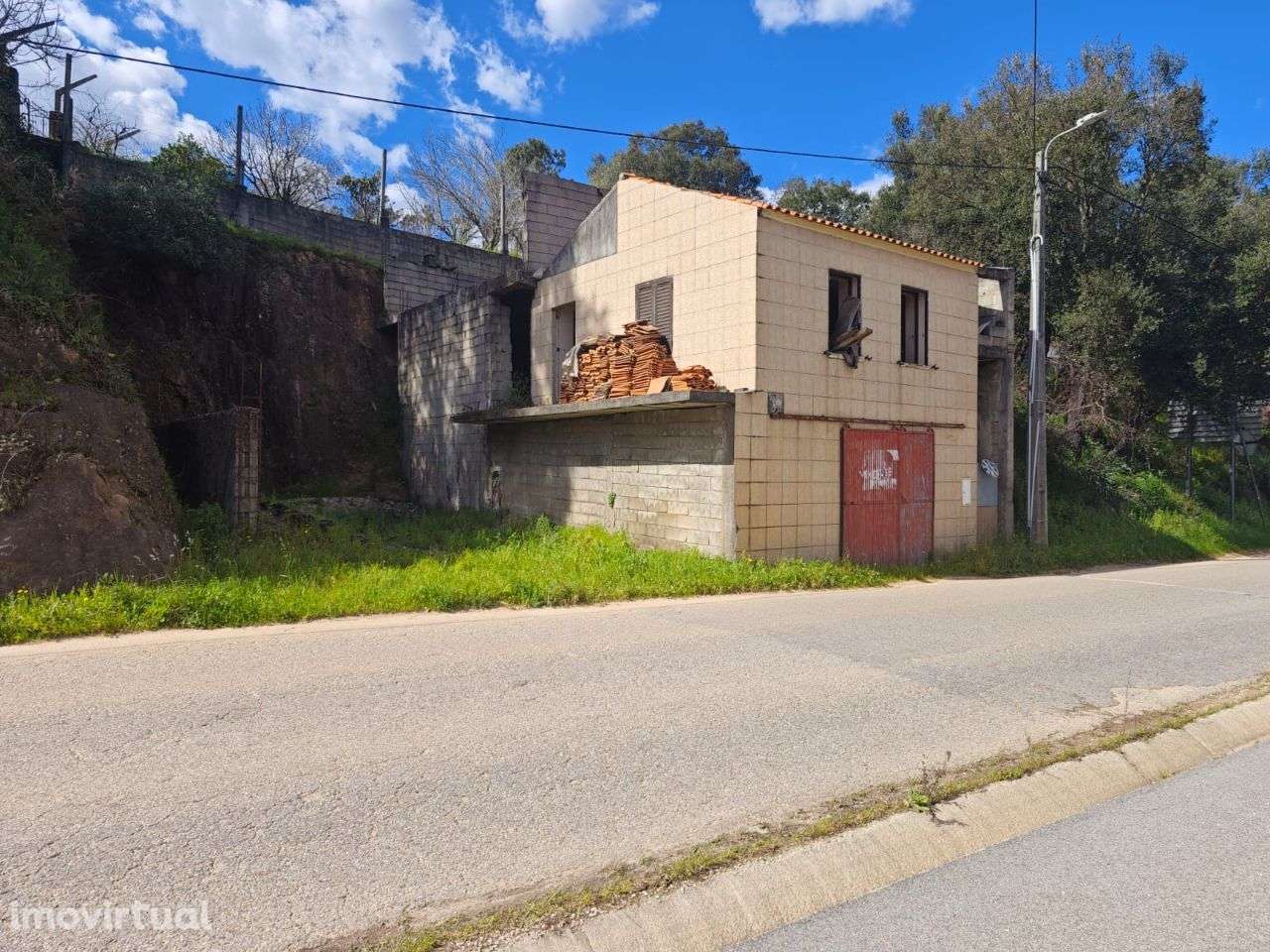Moradia para restauro com terreno e vistas de rio - Grande imagem: 2/22
