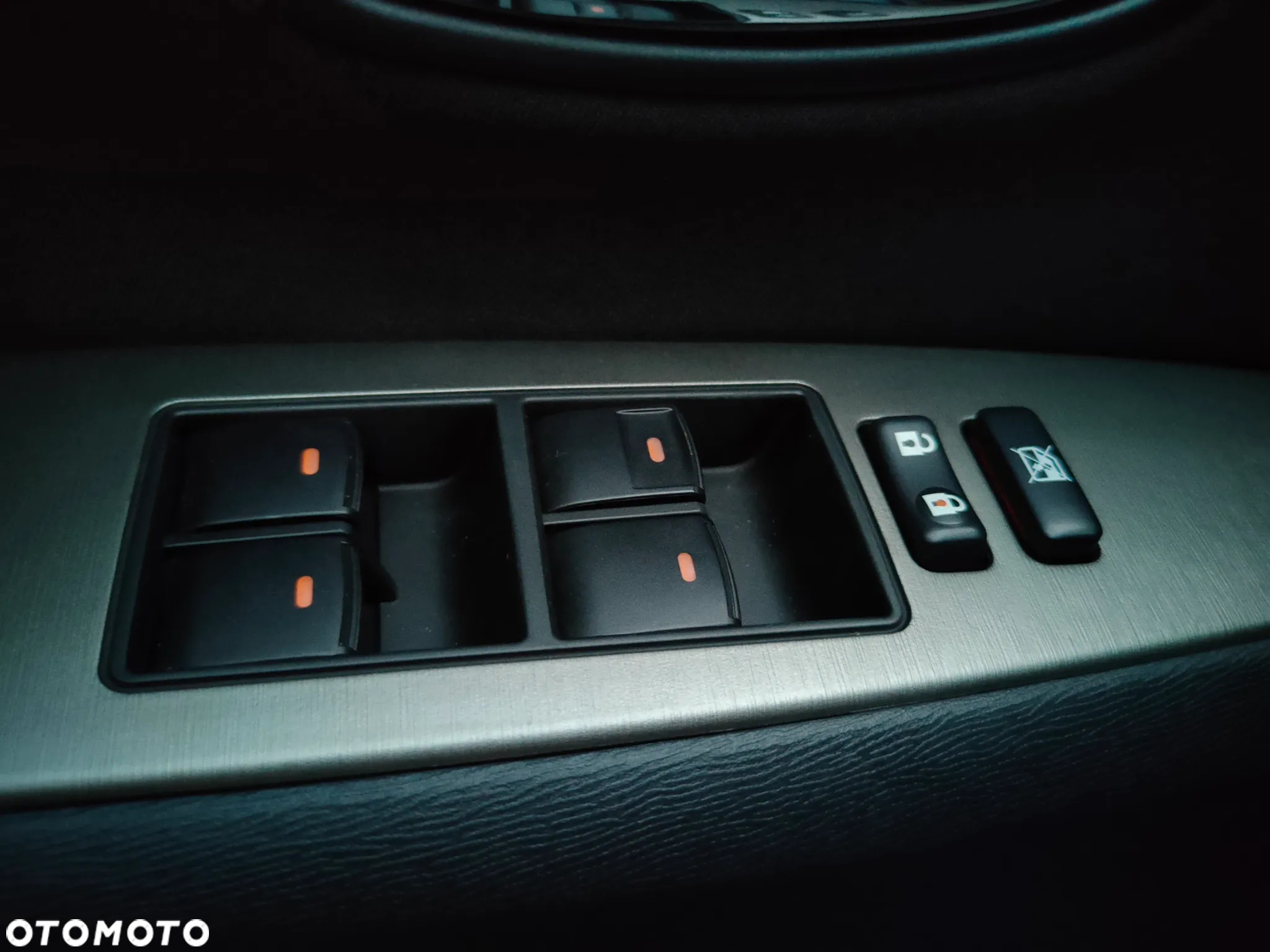 Toyota Avensis 1.8 Sol plus NAVI - 23