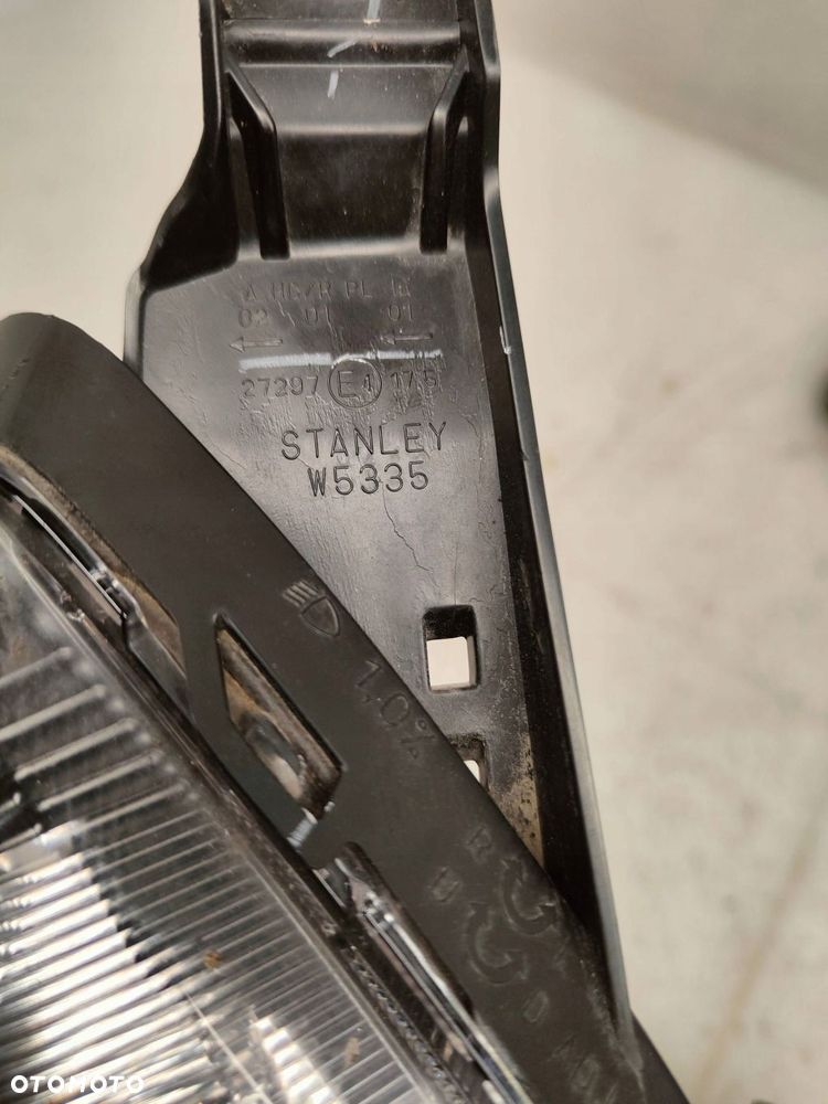 mitsubishi space star ii lift zw komplet lampy przednich stanley w5335 - 14