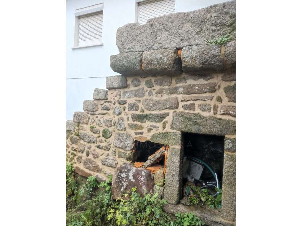 Moradia para restauro - Alvaredo, Melgaço - Grande imagem: 2/9