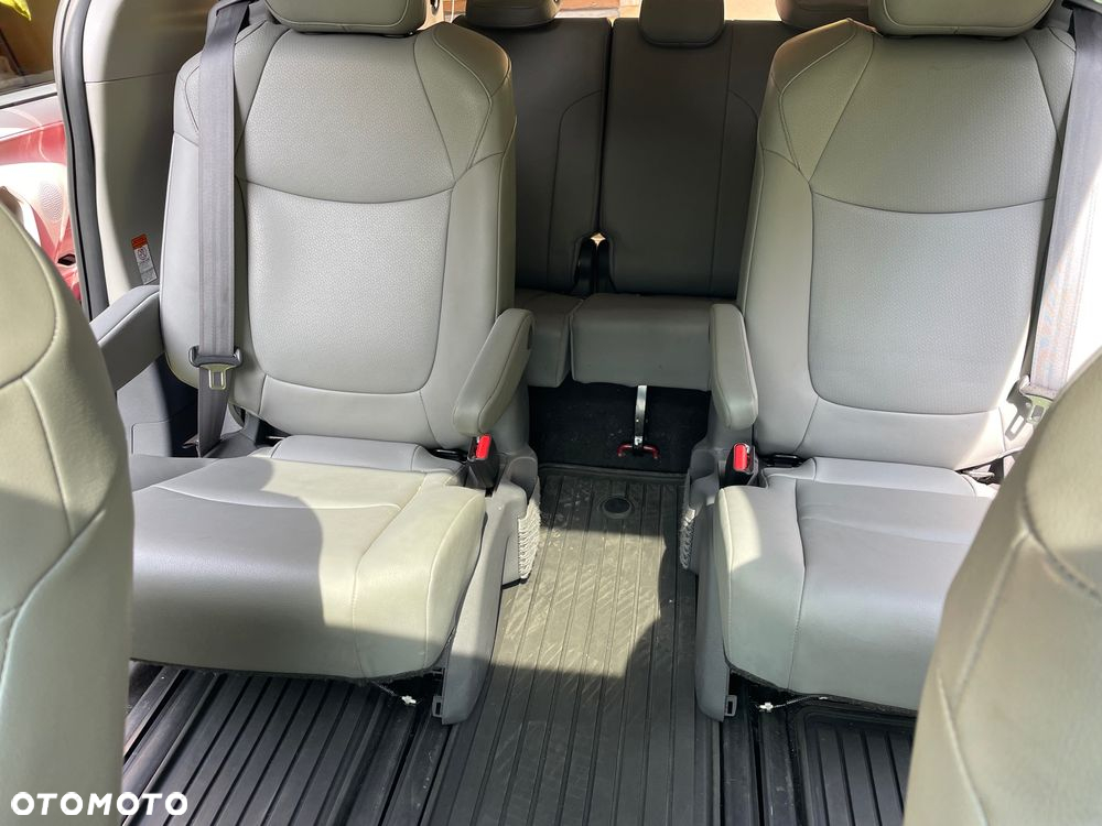 Toyota Sienna - 15
