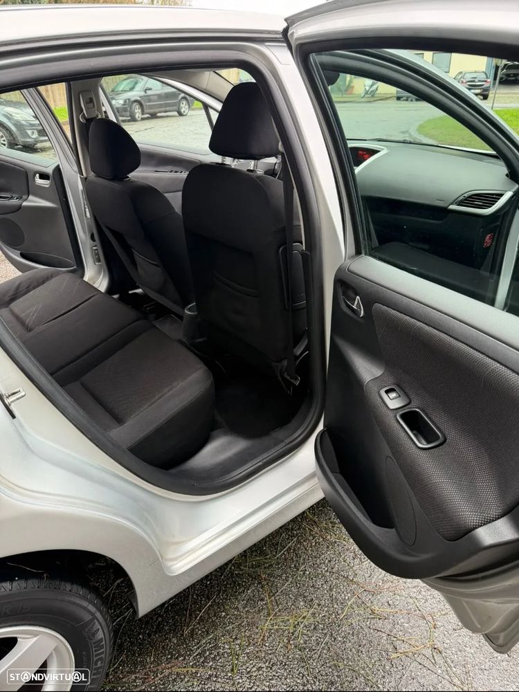 Peugeot 207 1.4 HDi Urban - 11