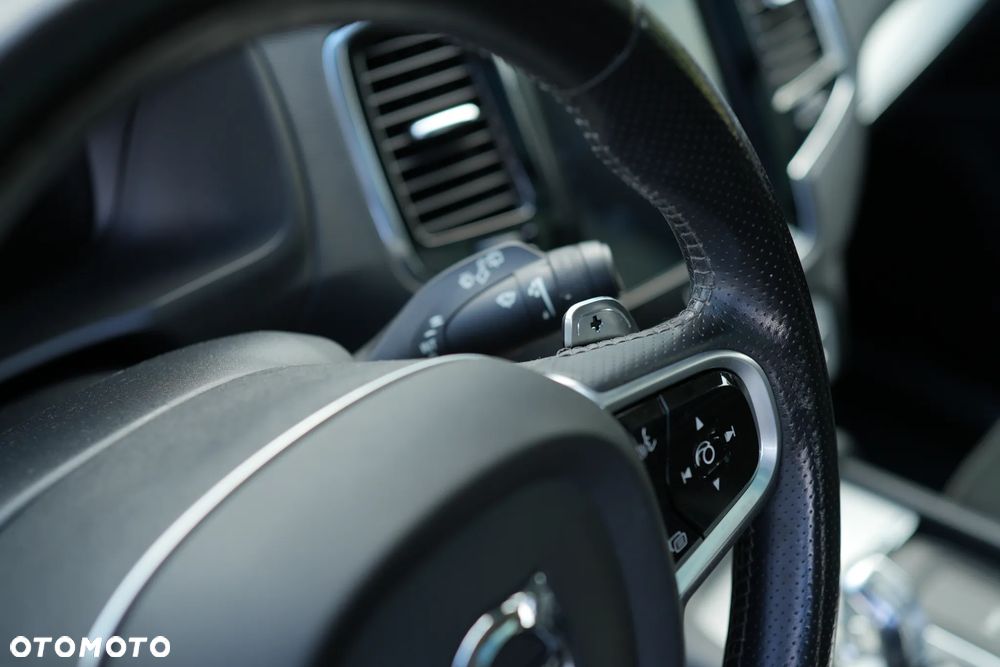 Volvo XC 90 T8 AWD Plug-In Hybrid Momentum 7os - 23