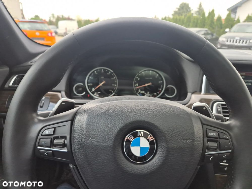 BMW Seria 7 740i - 3