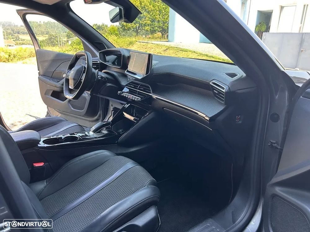 Peugeot 2008 1.2 PureTech GT Line - 21