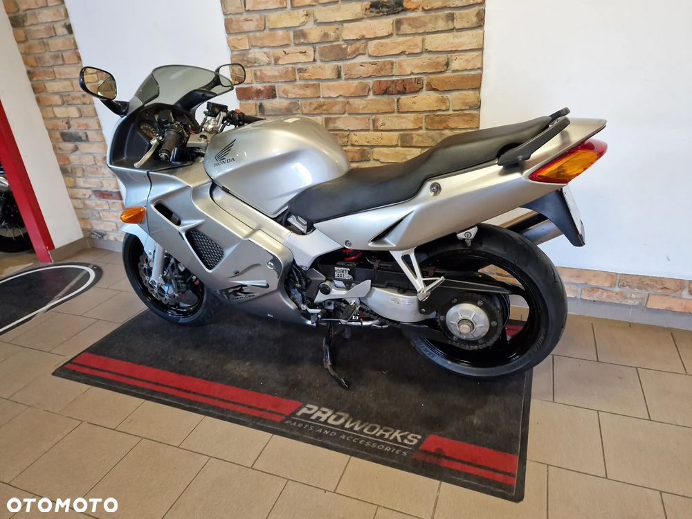 Honda VFR - 7