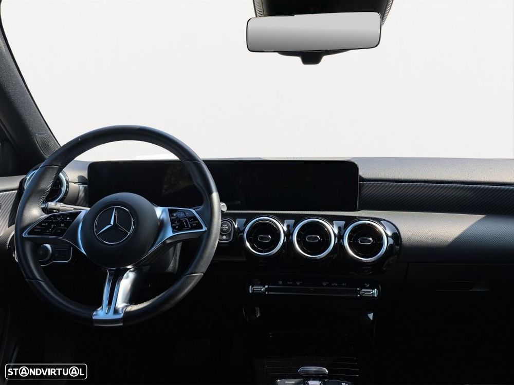 Mercedes-Benz A 180 d — fotografia 11