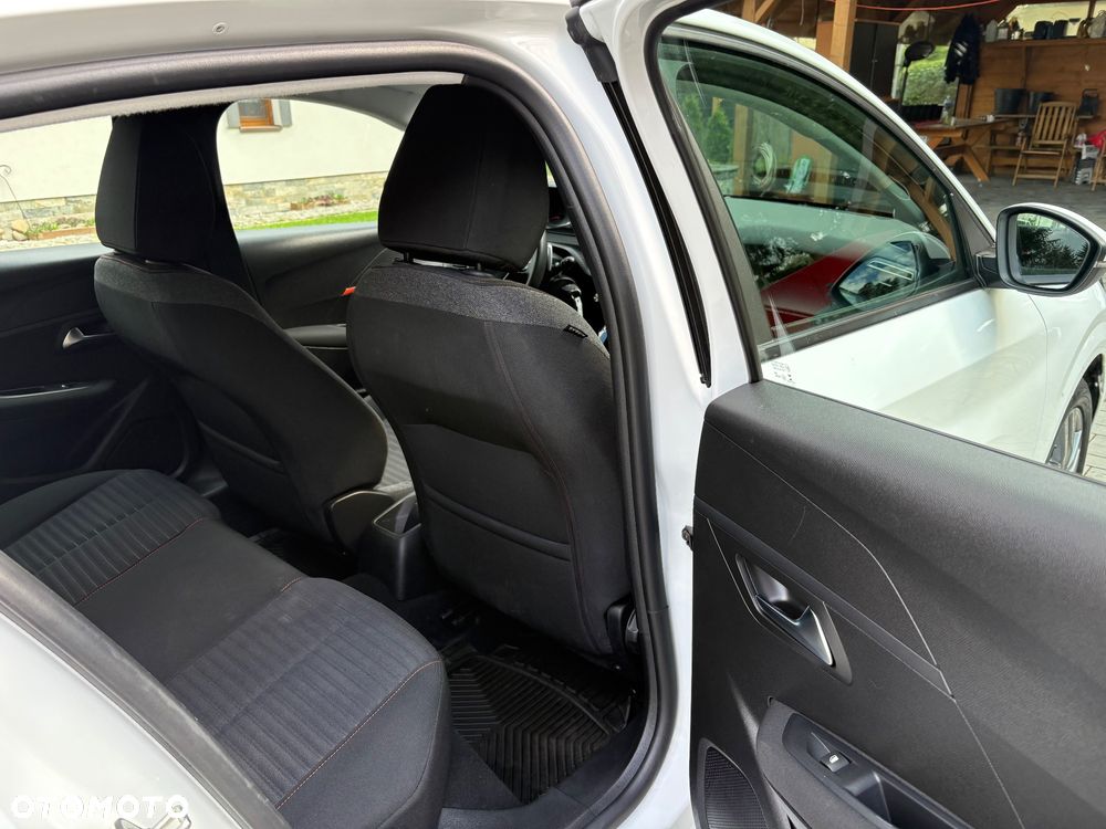 Peugeot 208 - 11