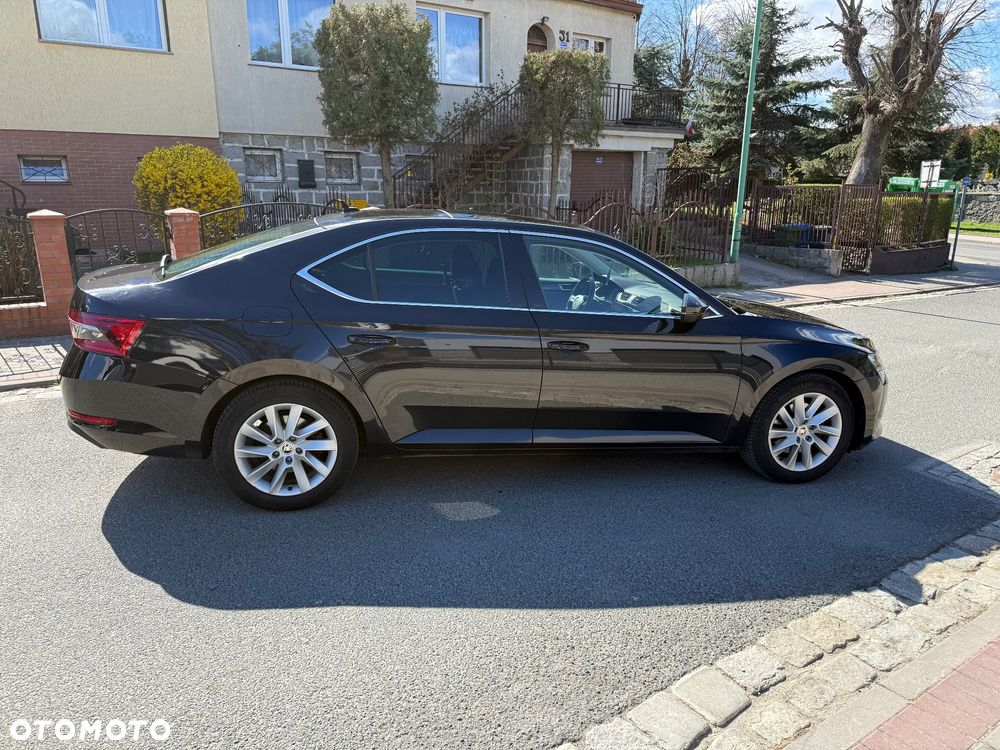 Skoda Superb 2.0 TDI Style DSG - 4