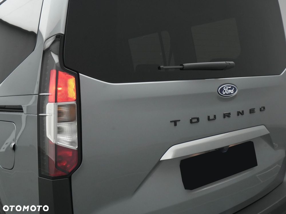 Ford Tourneo Courier 1.0 EcoBoost Titanium - 24