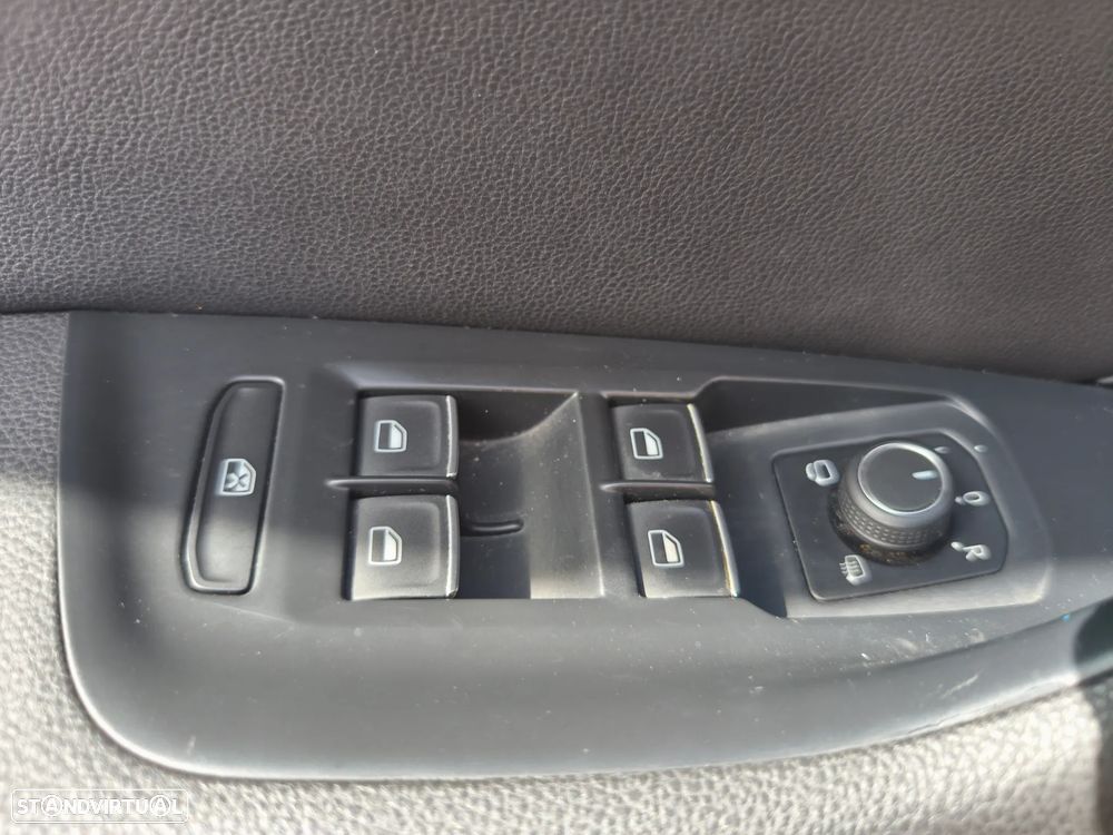 VW Passat Variant 2.0 TDI Highline DSG 4Motion - 27