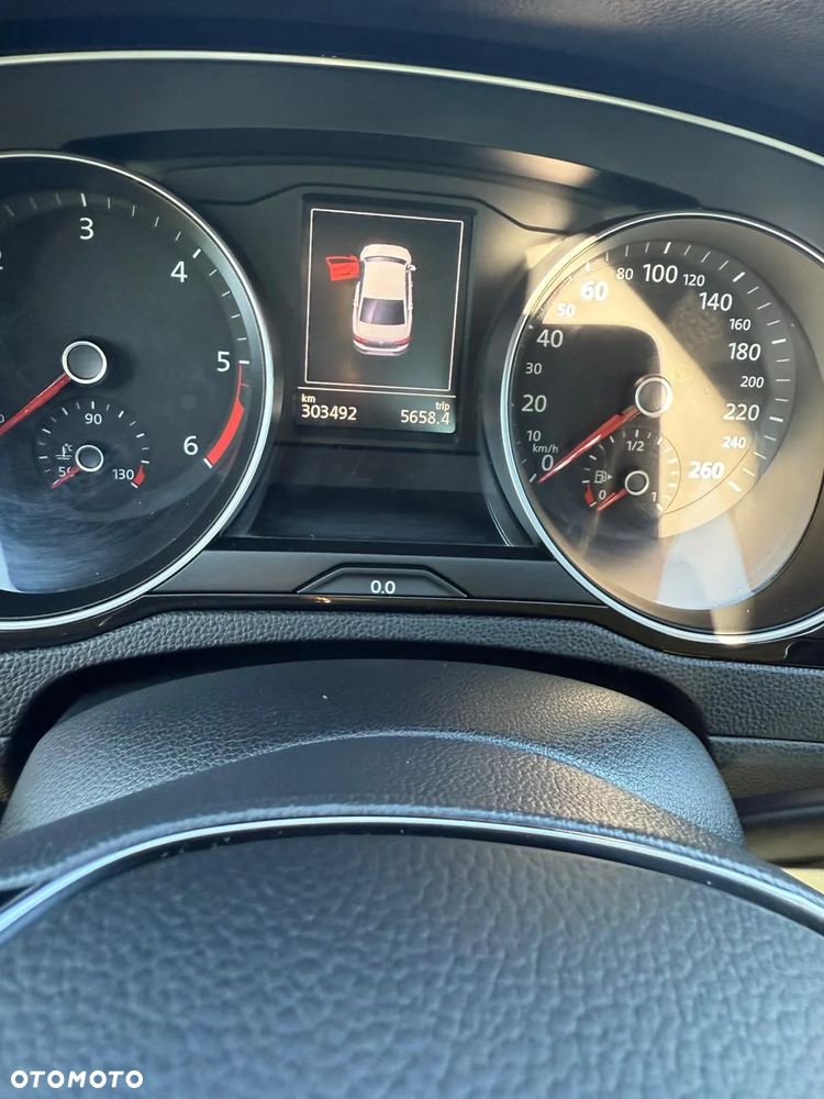 Volkswagen Passat - 8