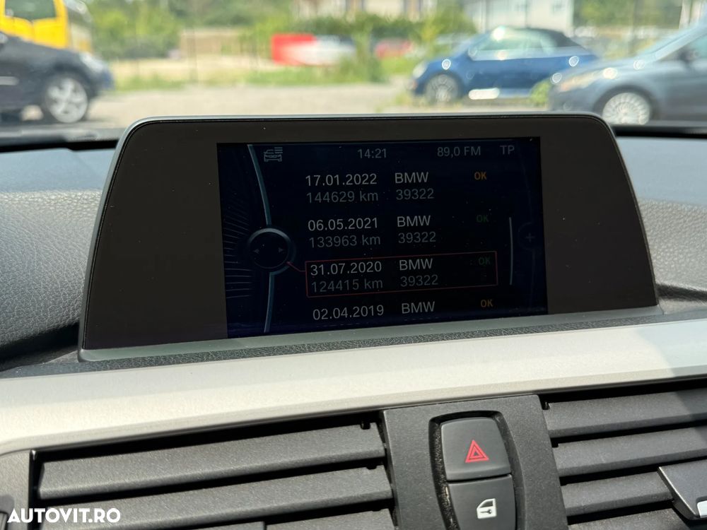 BMW Seria 3 318d Aut. - 28