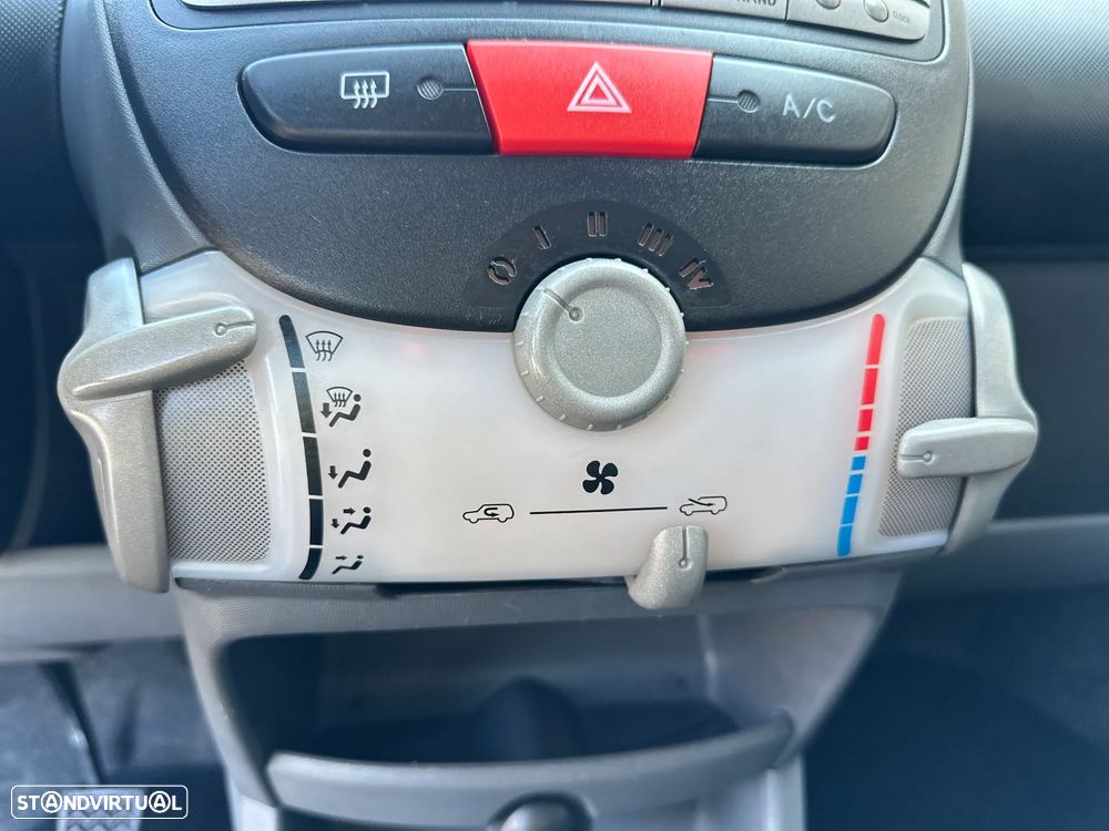Peugeot 107 1.0 Trendy - 25