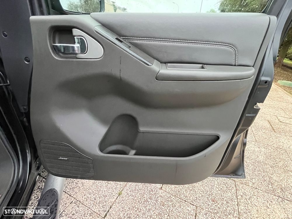 Nissan Navara 3.0 dCi V6 CD LE AT 4WD - 32