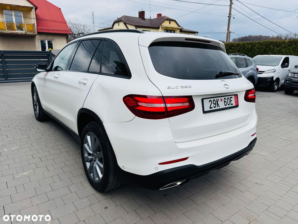 Mercedes-Benz GLC 250 4Matic 9G-TRONIC AMG Line - 10