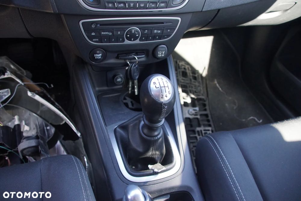 Auto na części - Renault Megane III 1.6 16V 110 KM K4M858 TL4030 TEB66 2011R Silnik Skrzynia Drzwi Błotnik Klapa Zderzak Lampa Lusterko Klamka Szyba Deska Kokpit Sterownik Moduł Czujnik Licznik Wyświetlacz Panel Kierownica - 12