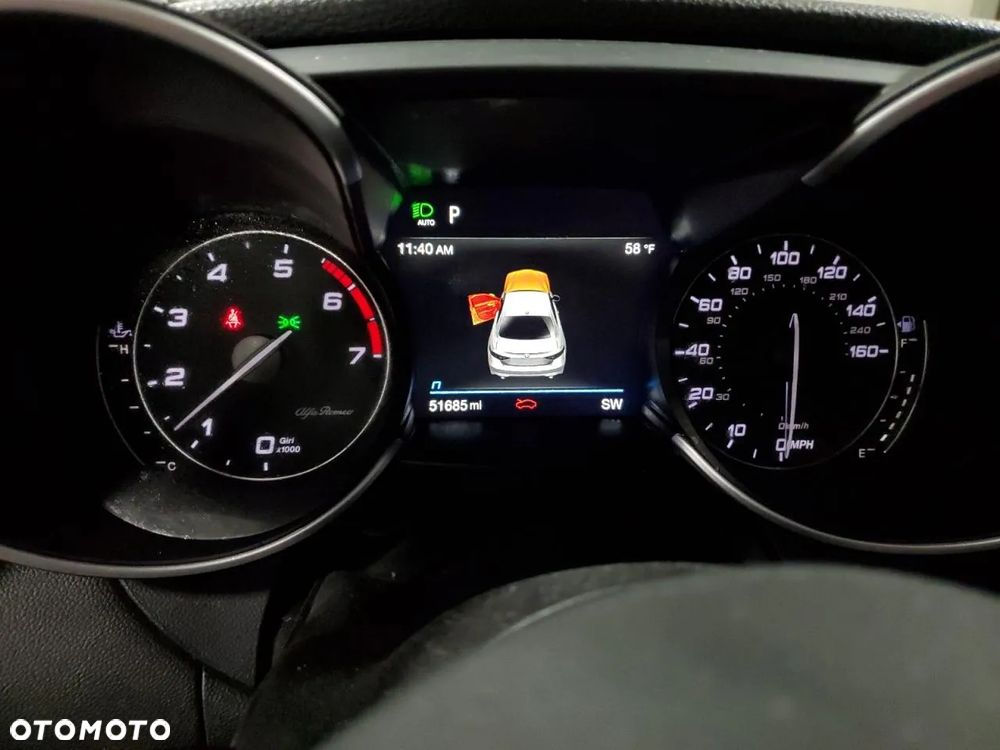 Alfa Romeo Giulia 2.0 Turbo 16V AT8-Q4 Veloce Ti - 11