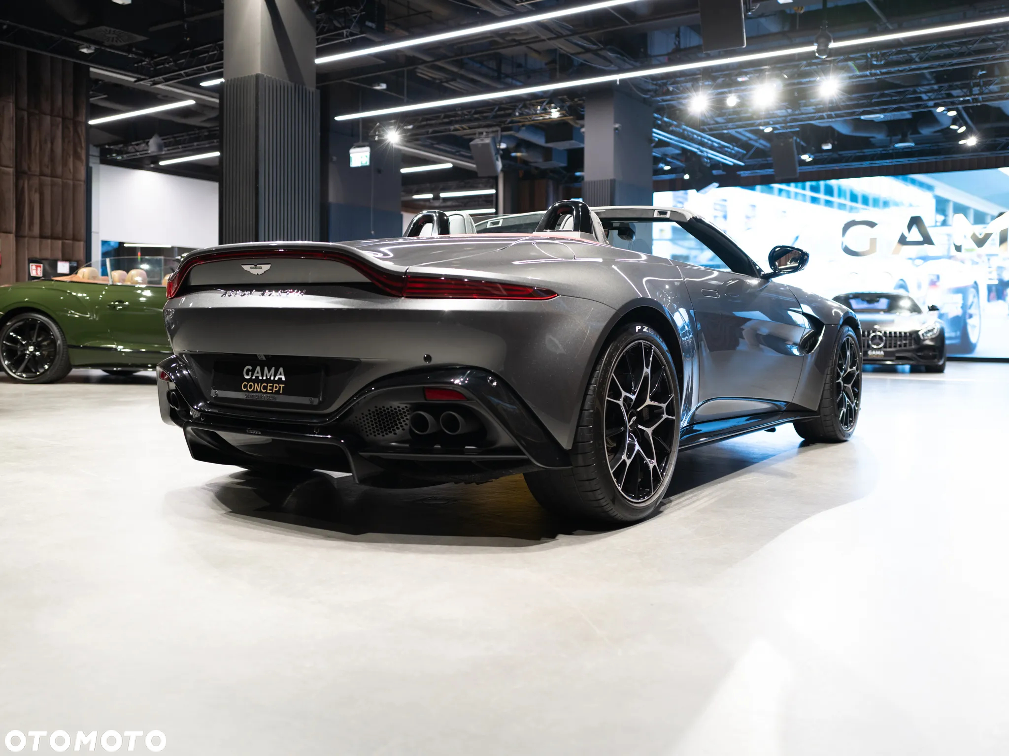 Aston Martin Vantage - 4