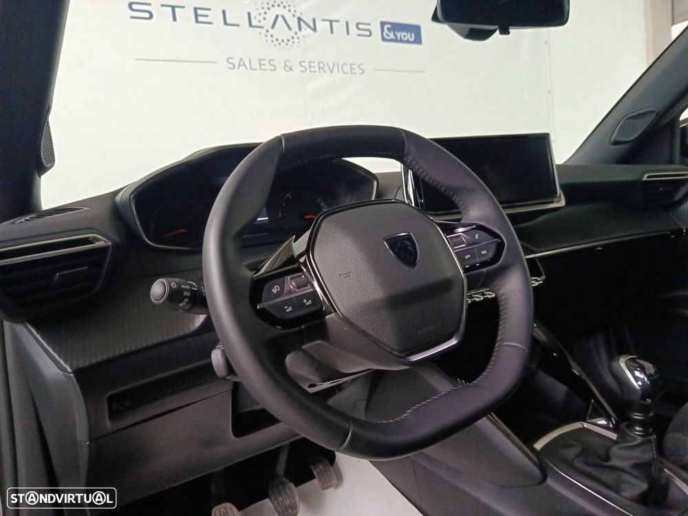 Peugeot 2008 1.2 PureTech Active - 12