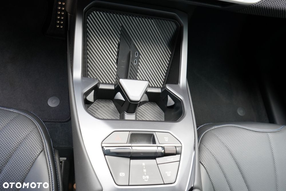 BMW iX3 - 14
