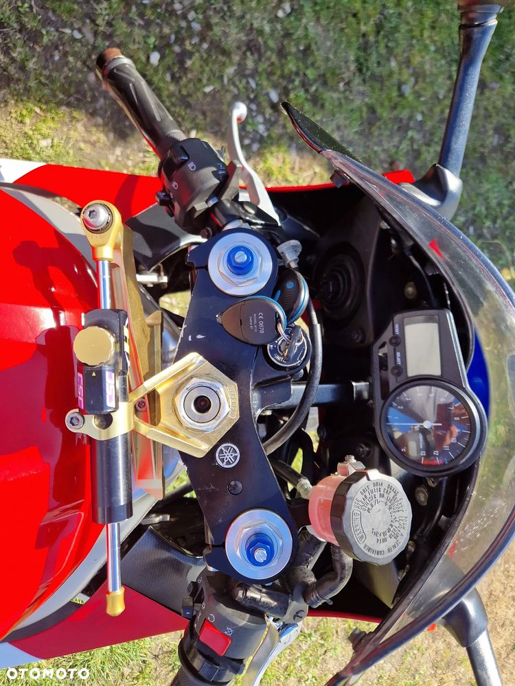 Yamaha R1 - 34