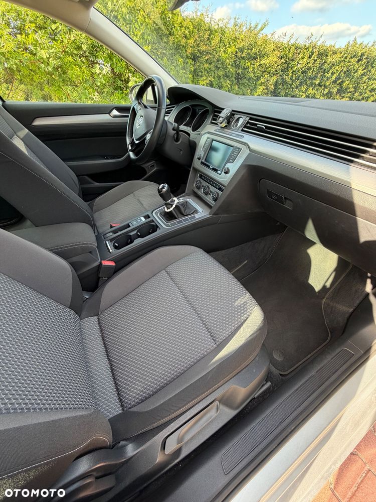 Volkswagen Passat 2.0 TDI SCR Trendline - 9