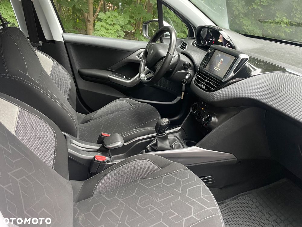 Peugeot 2008 1.2 Pure Tech Style - 9