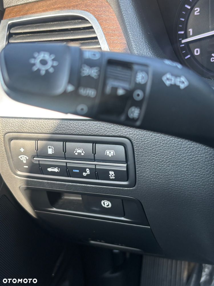 Hyundai Genesis - 11