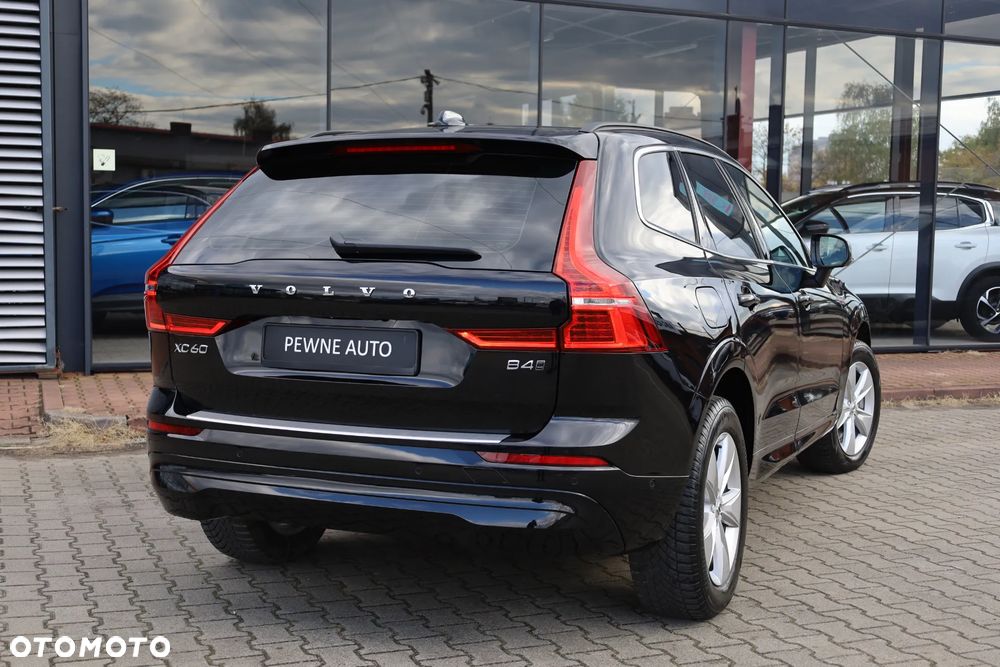 Volvo XC 60 B4 D AWD Geartronic Momentum Pro - 11