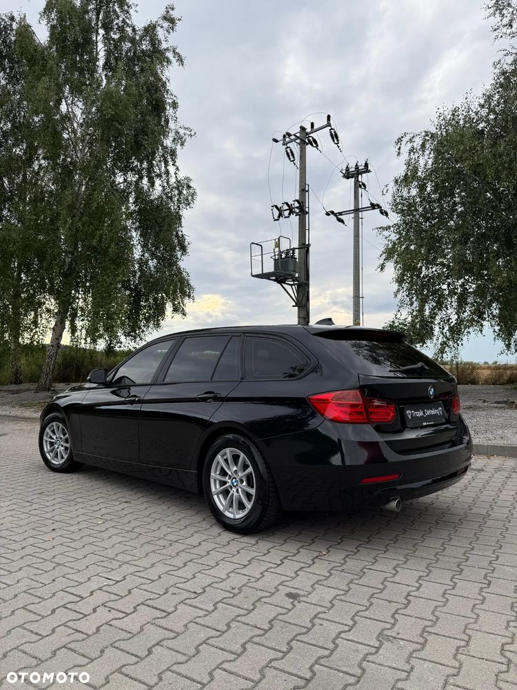 BMW Seria 3 318d DPF Touring - 13