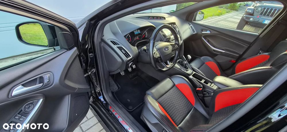 Ford Focus 2.0 EcoBoost ST-2 - 33
