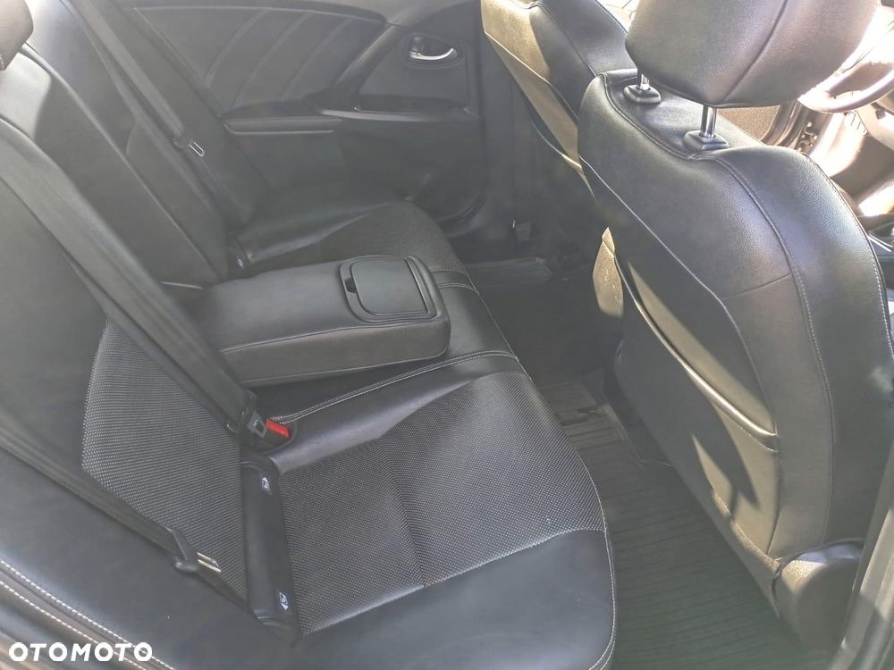 Toyota Avensis 1.8 Active - 9