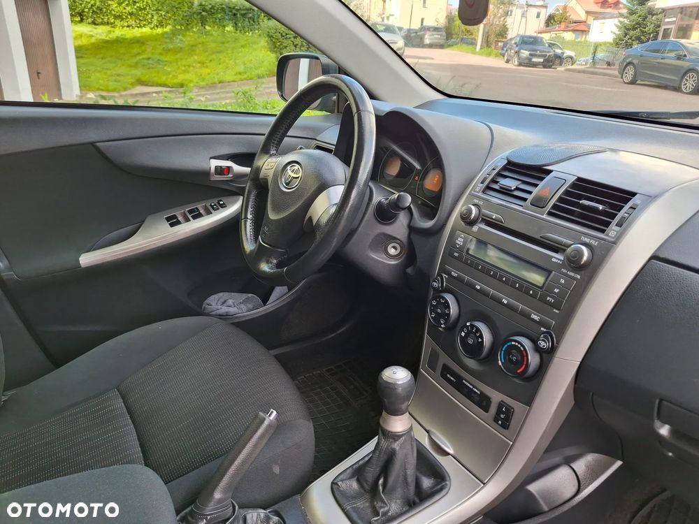 Toyota Corolla 1.6 VVT-i Premium - 15