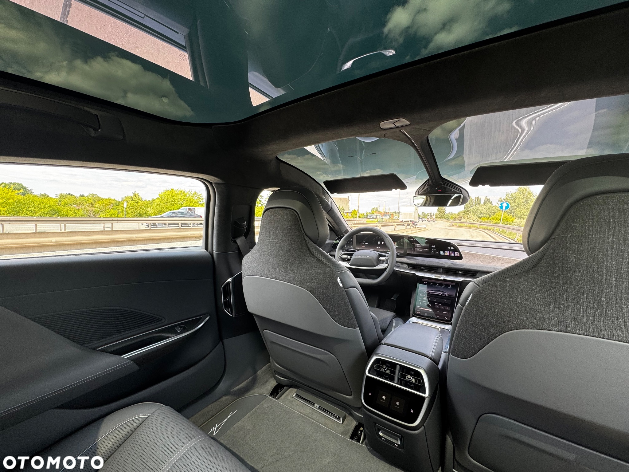 Lucid Air - 25