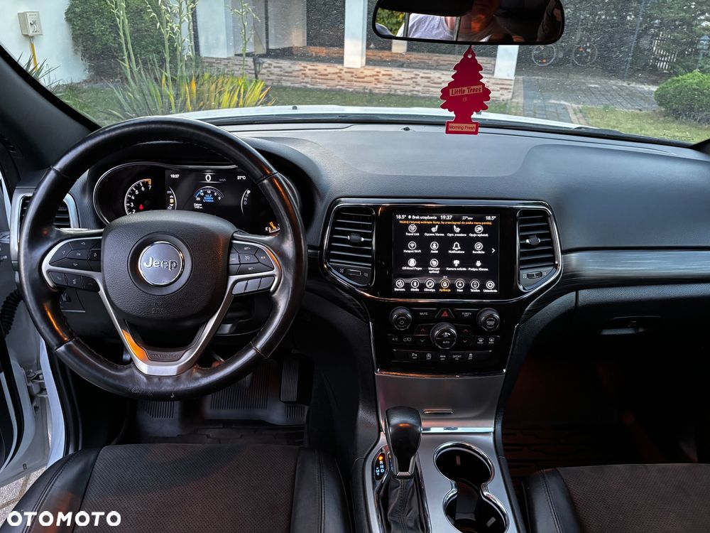 Jeep Grand Cherokee - 26