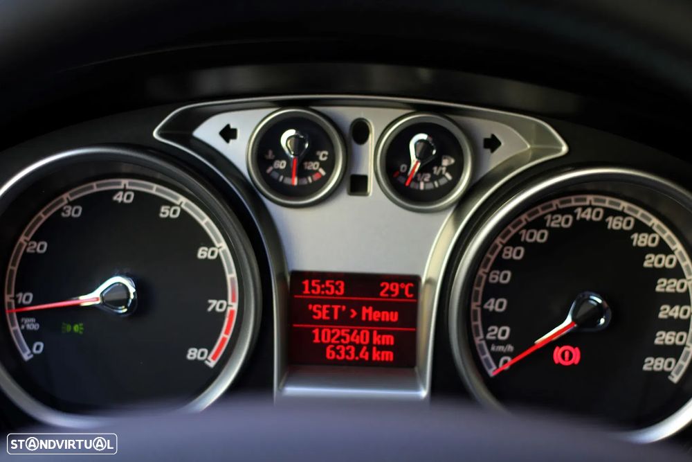 Ford Focus 2.5 T RS - 29