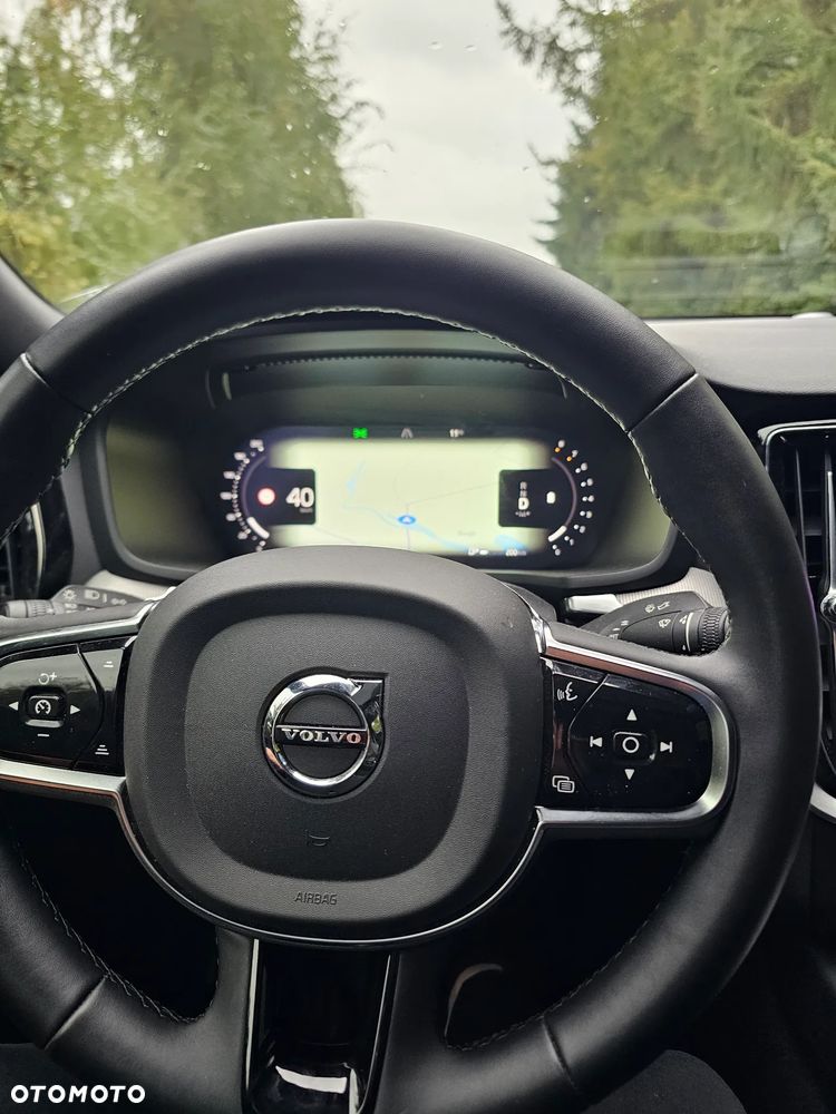 Volvo S60 B5 B AWD Plus Dark - 17