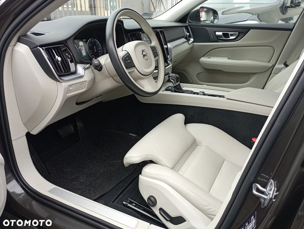 Volvo V60 D4 Momentum Pro - 7