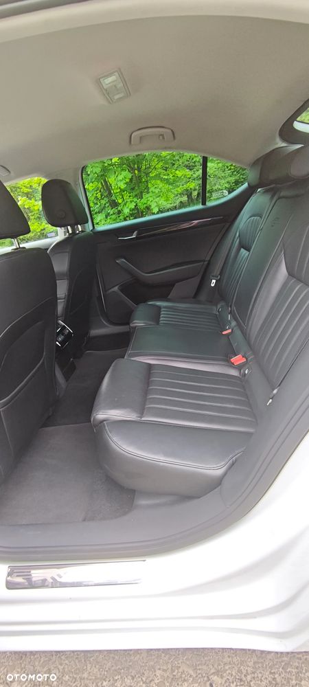 Skoda Superb 1.8 TSI L&K DSG - 17